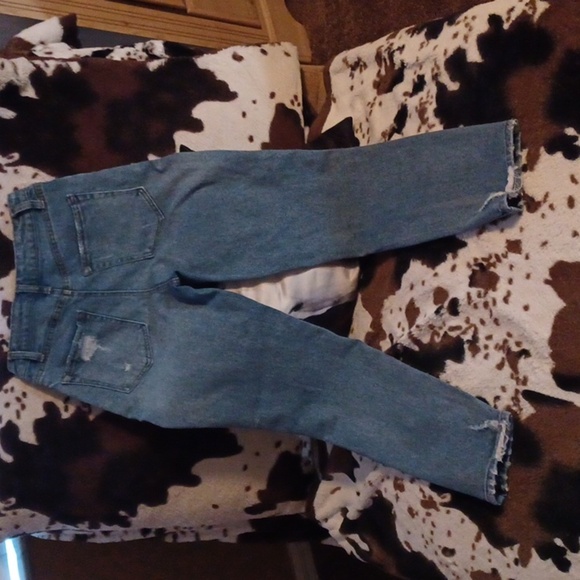 TINSELTOWN, DISTRESSED JEANS, SIZE 1 SEE MEASUREMENTS BELOW. - Picture 4 of 9